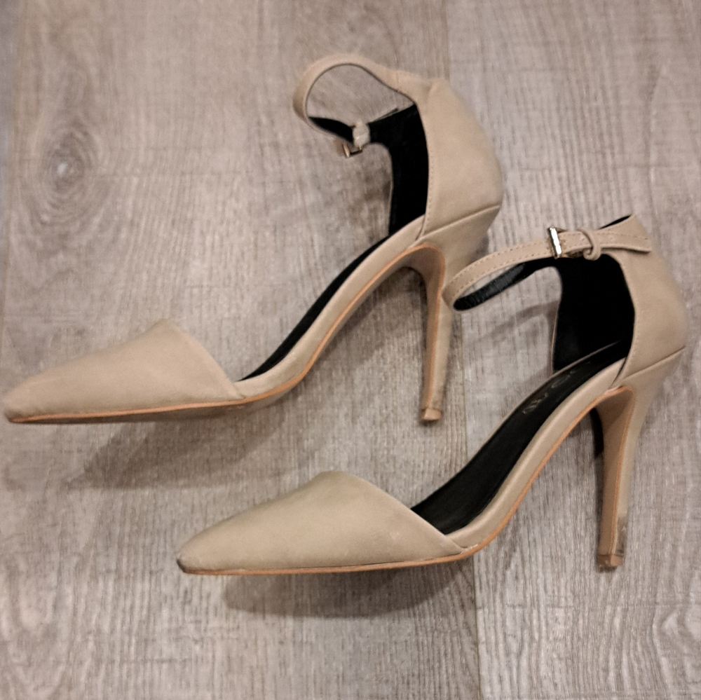ALDO Tan Heels - Picture 2 of 8